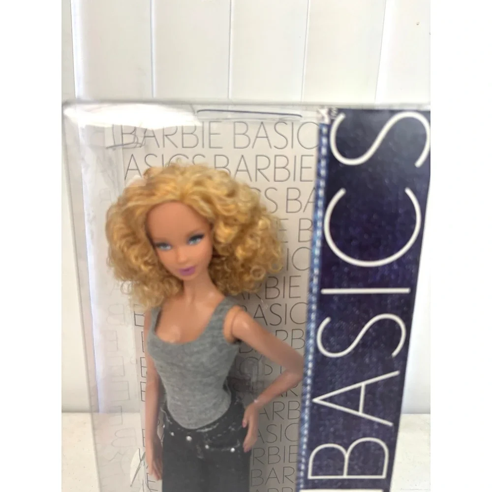 Barbie Basics Model 03 Collection 002 T7741 Steffie Black Label NRFB